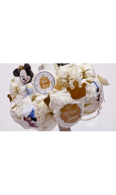 Lumanare botez Mickey Mouse personalizata grafic si inspirata din lumea Disney cu note roiale The King 9